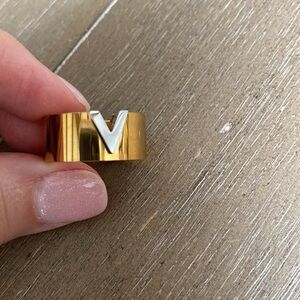 V Ring